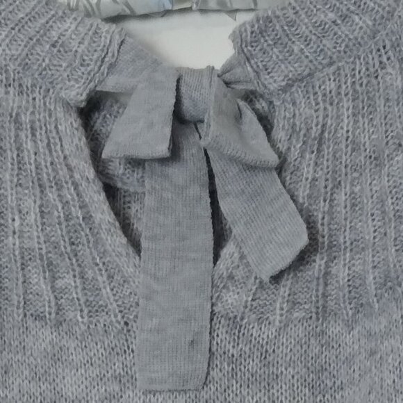 Lauren Conrad NWT Soft Grey Bow Back Loose Weave Pullover Sz L - Picture 8 of 8